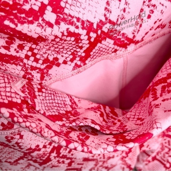 Fabletics Define Powerhold High Waisted Capri Leggings Python Pink Small - Picture 9 of 11